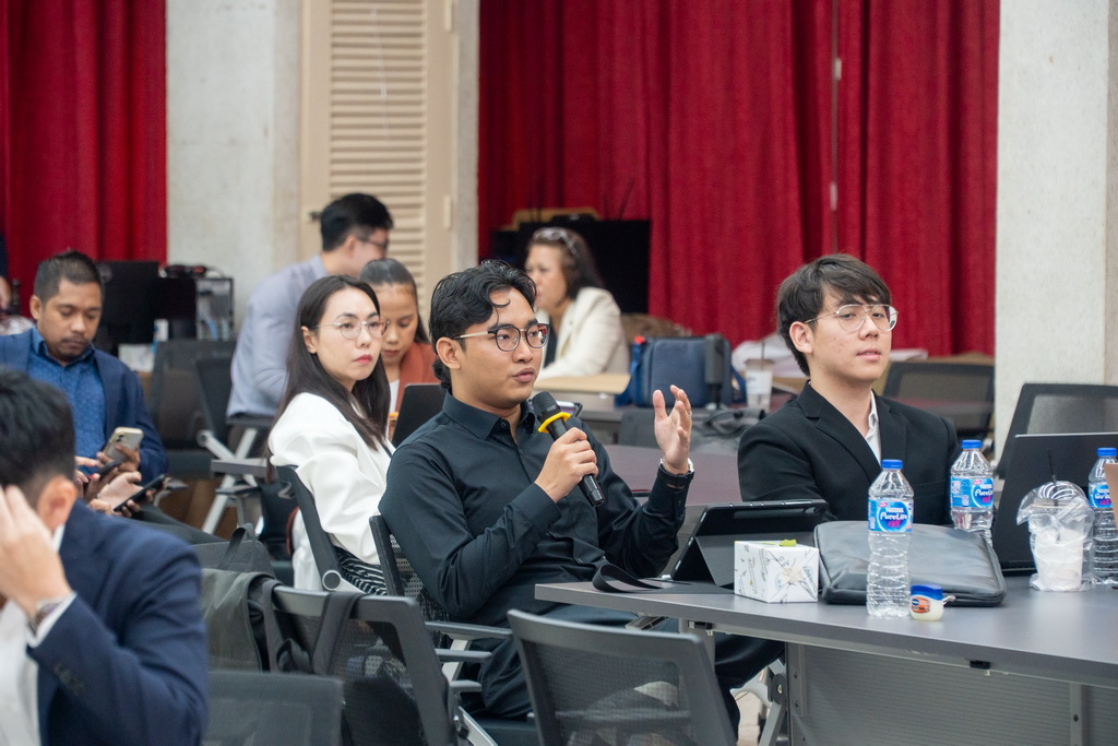 Photograph 3 accompanying: MBA and Beyond Takes Business Learning Further