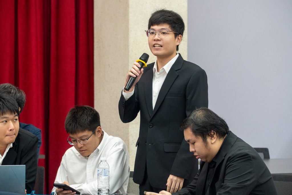 Photograph 4 accompanying: MBA and Beyond Takes Business Learning Further