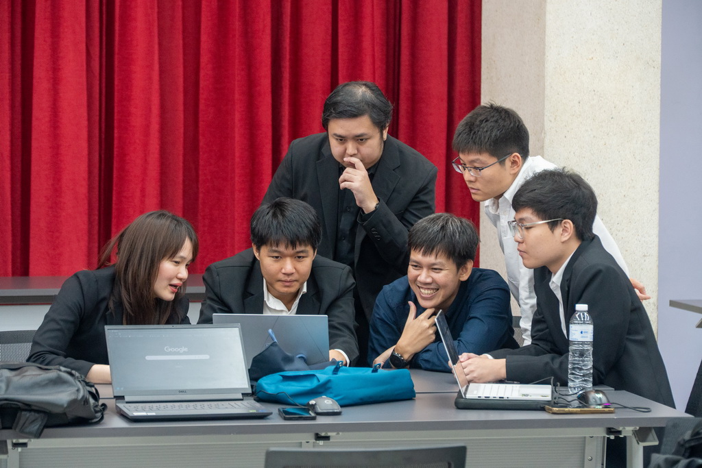 Photograph 7 accompanying: MBA and Beyond Takes Business Learning Further