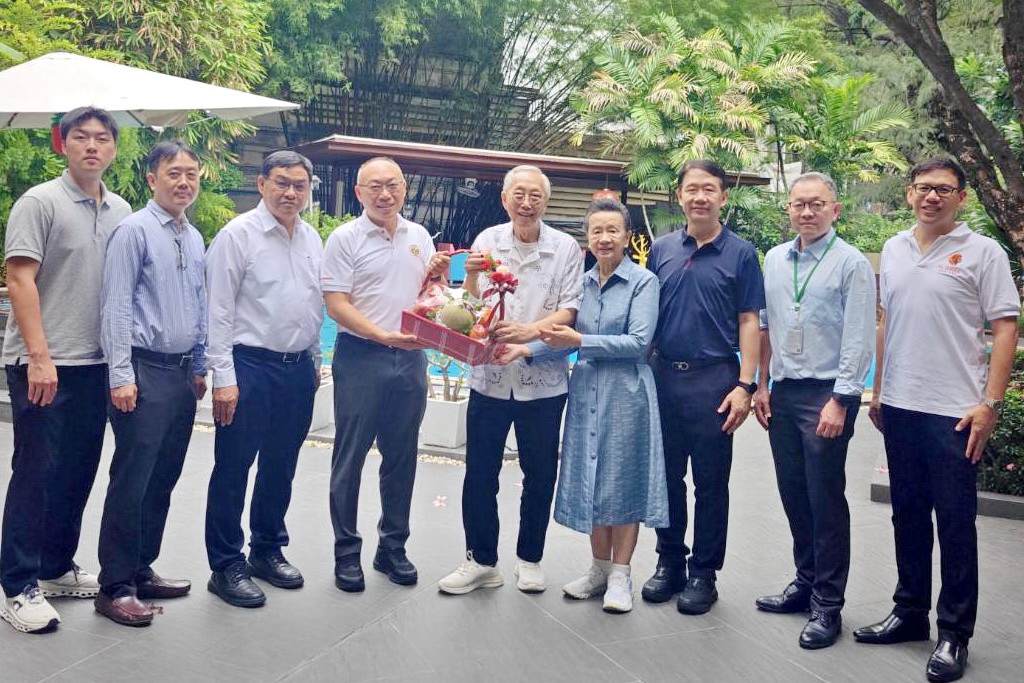 Photograph accompanying: AU Leaders Visit Bangkok Metropolis Motor Industry to Strengthen International Academic-Industry Collaboration