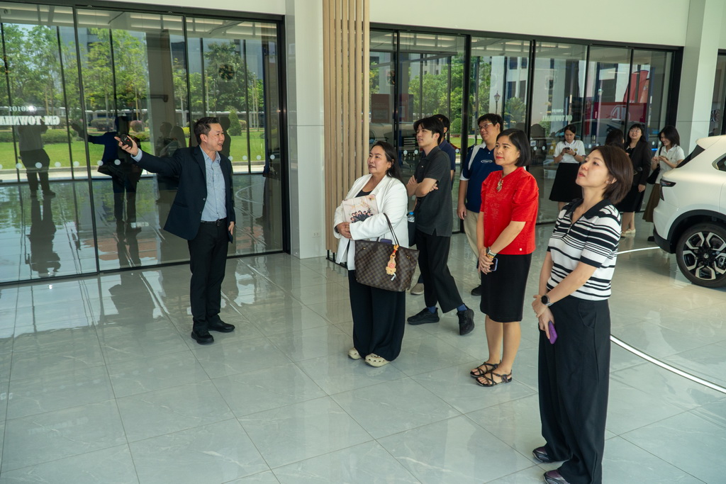 Photograph 5 accompanying: Saint Gabriel’s College Visits AU for a Morning of Exchange and Discovery