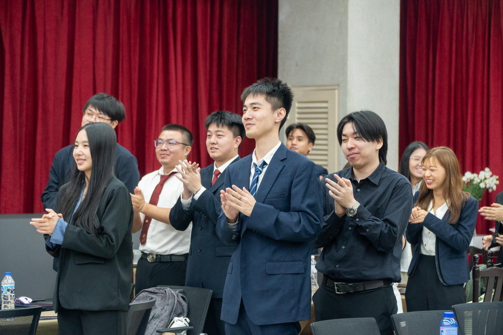 Photograph 4 accompanying: MBA and Beyond to Prepare Graduate Students for the Business World