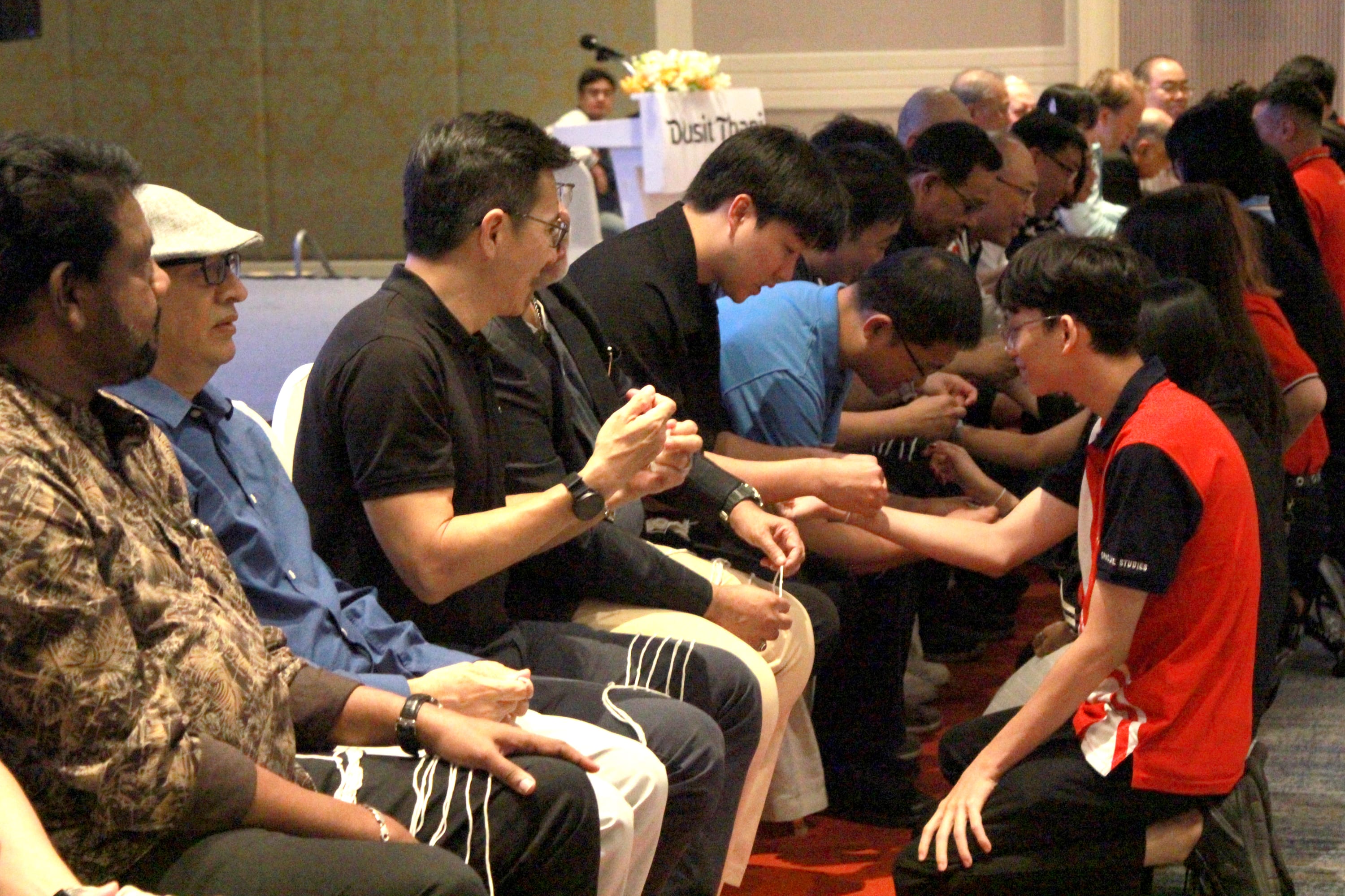 Photograph 3 accompanying: Freshmen Seminar Brought AU Graduate Students Together in Pattaya
