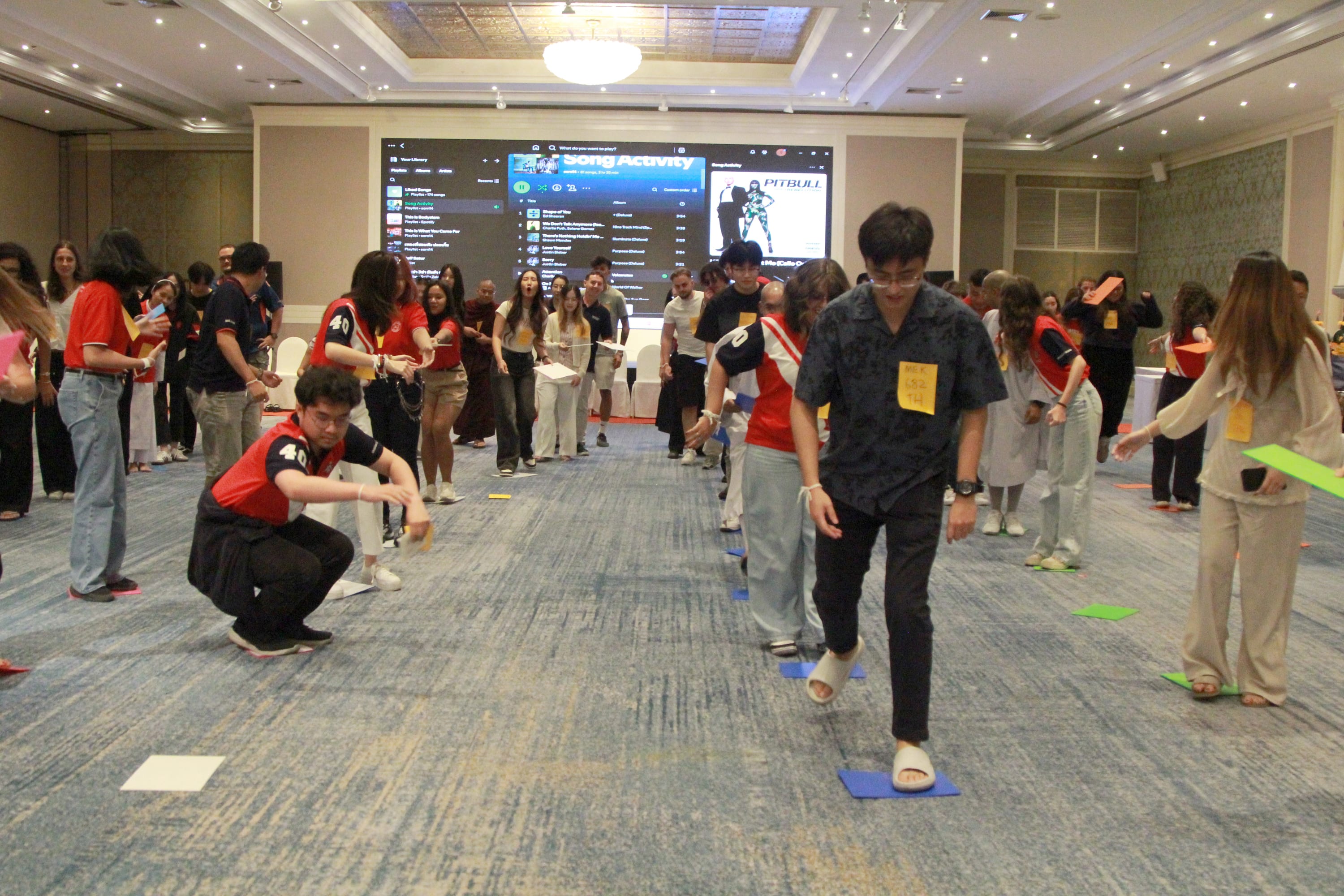 Photograph 4 accompanying: Freshmen Seminar Brought AU Graduate Students Together in Pattaya