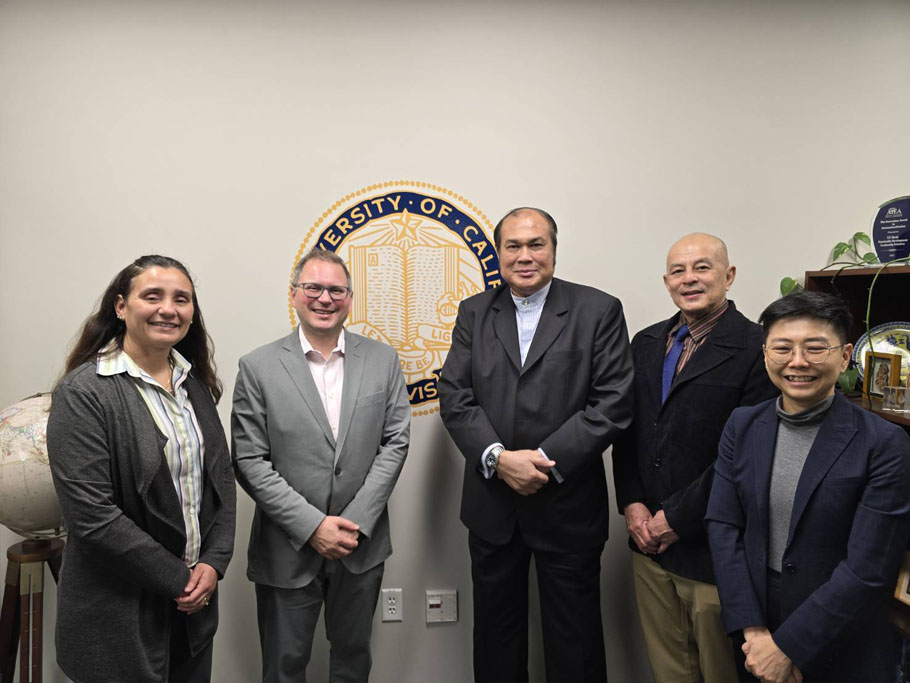 Photograph 6 accompanying: AU Deepens Strategic Partnership with UC Davis