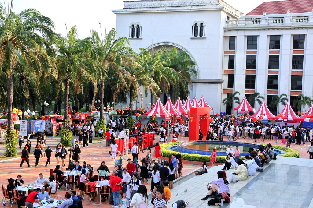Photograph 2 accompanying: Assumption University of Thailand  United Chinese New Year 2026,The 41st Years of Graduate Studies, The 40th Years of School of Arts and The 10th Years of the Confucius Institute