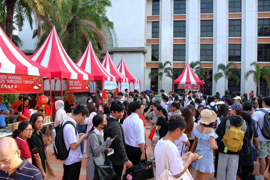 Photograph 3 accompanying: Assumption University of Thailand  United Chinese New Year 2026,The 41st Years of Graduate Studies, The 40th Years of School of Arts and The 10th Years of the Confucius Institute