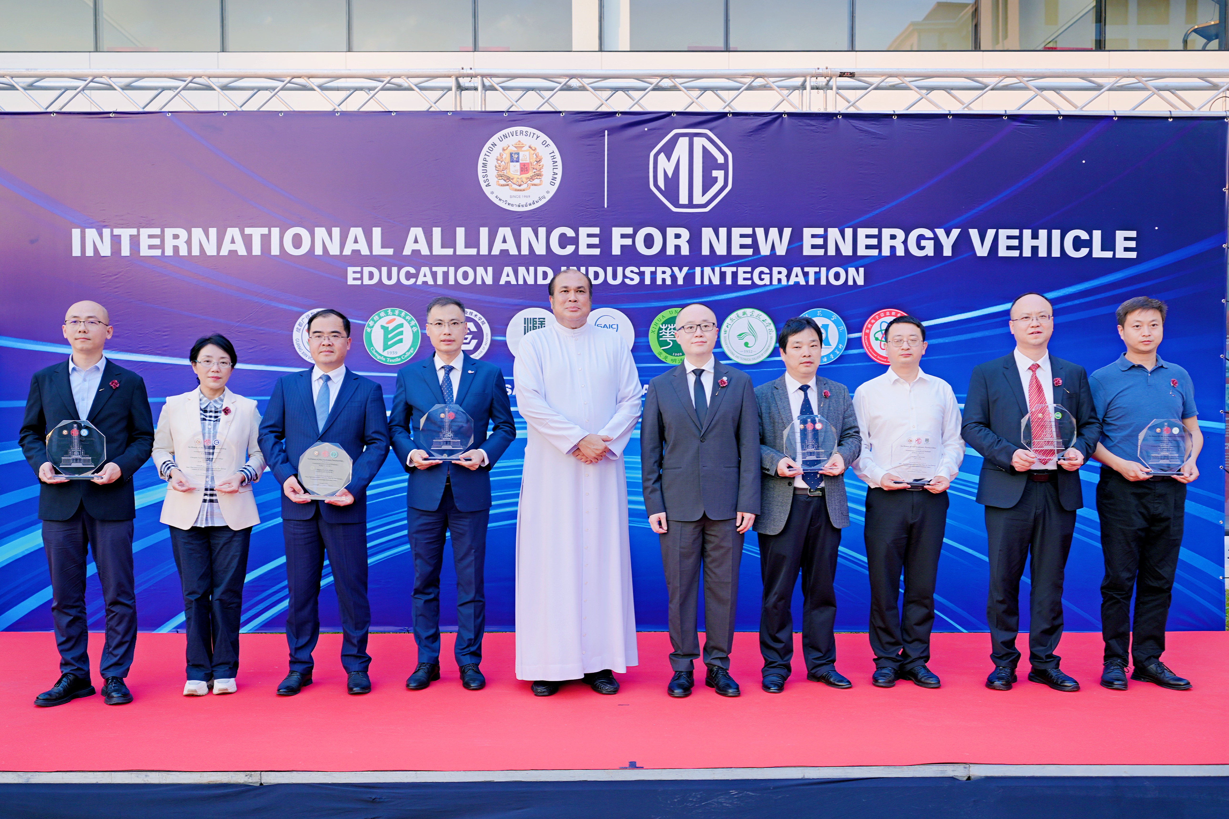 Photograph 2 accompanying: AU Showcases Industry Collaboration in New Energy Development Journey Book