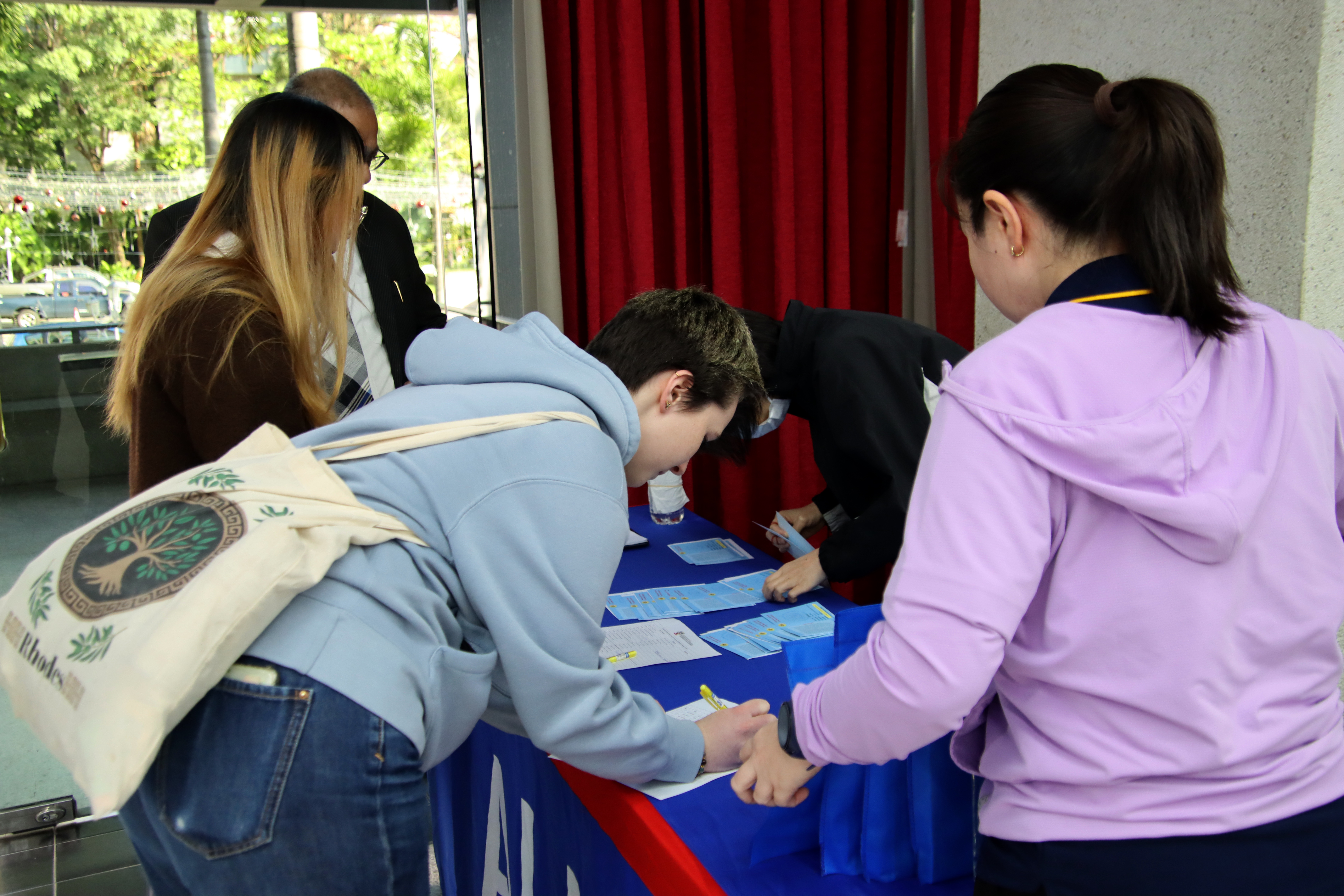 Photograph 2 accompanying: Where Leadership Begins: GS-BATM Welcomed New Graduate Students