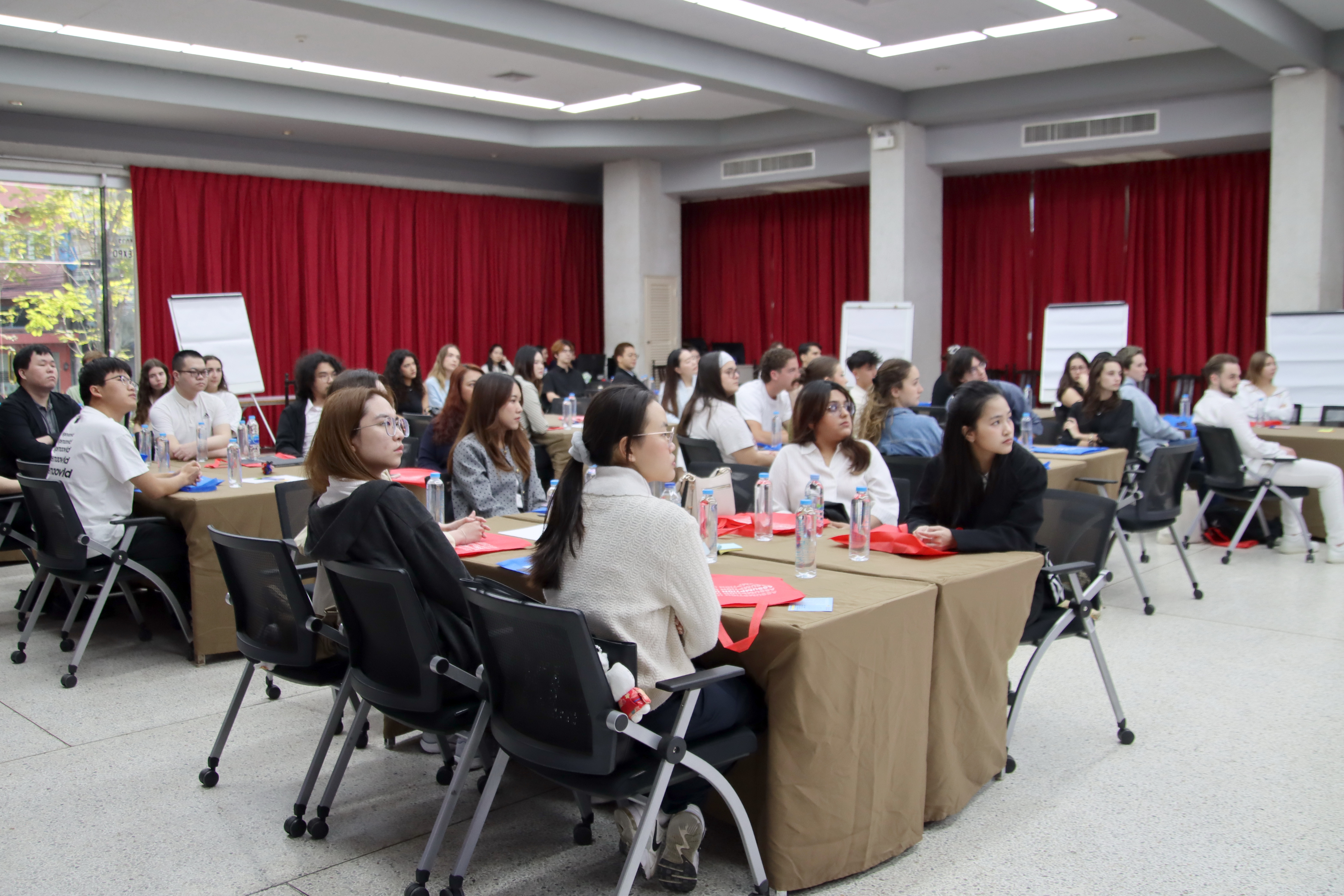Photograph 3 accompanying: Where Leadership Begins: GS-BATM Welcomed New Graduate Students