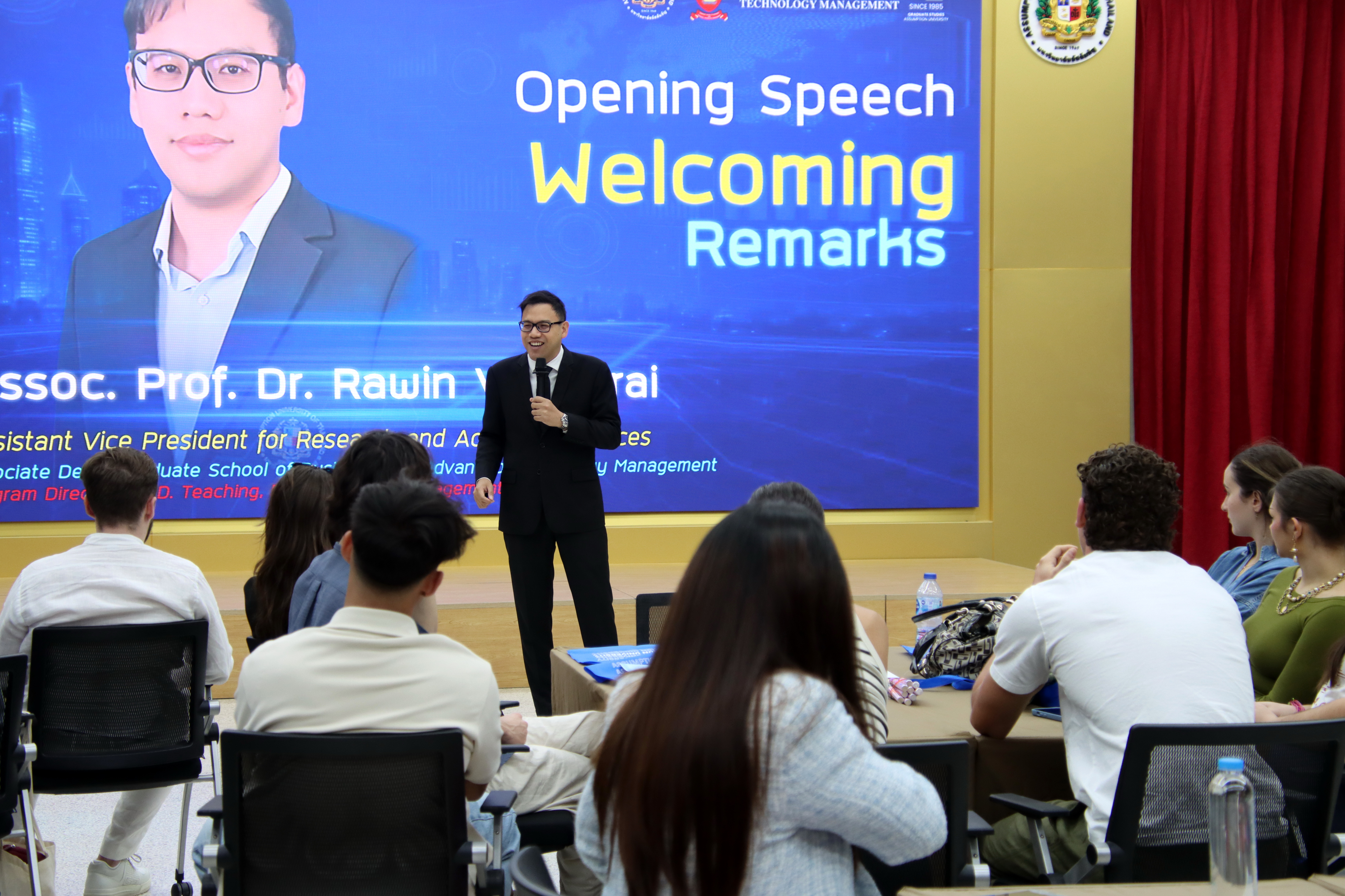 Photograph 4 accompanying: Where Leadership Begins: GS-BATM Welcomed New Graduate Students
